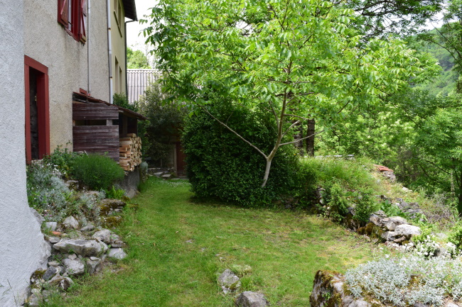 Salon de jardin & barbecue au gite de laubague