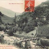 Photo ancienne de la passerelle du hameau de Henne-morte