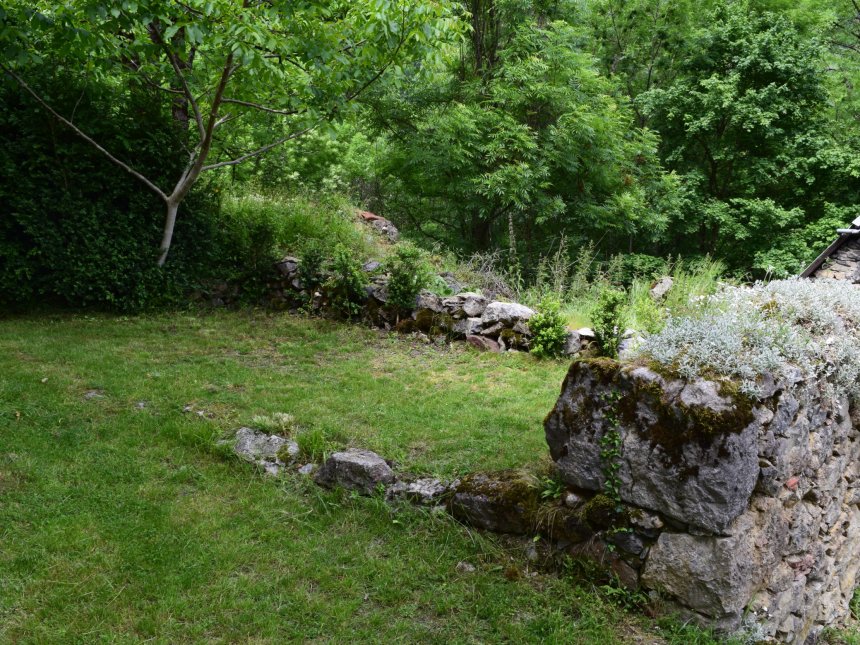 Coin de détente en arrivant par l'intérieur du village